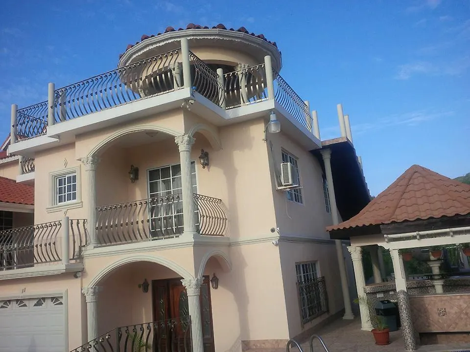 Pinnacle View Estate Micaila Villa مونتيغو باي 0*,  جامايكا